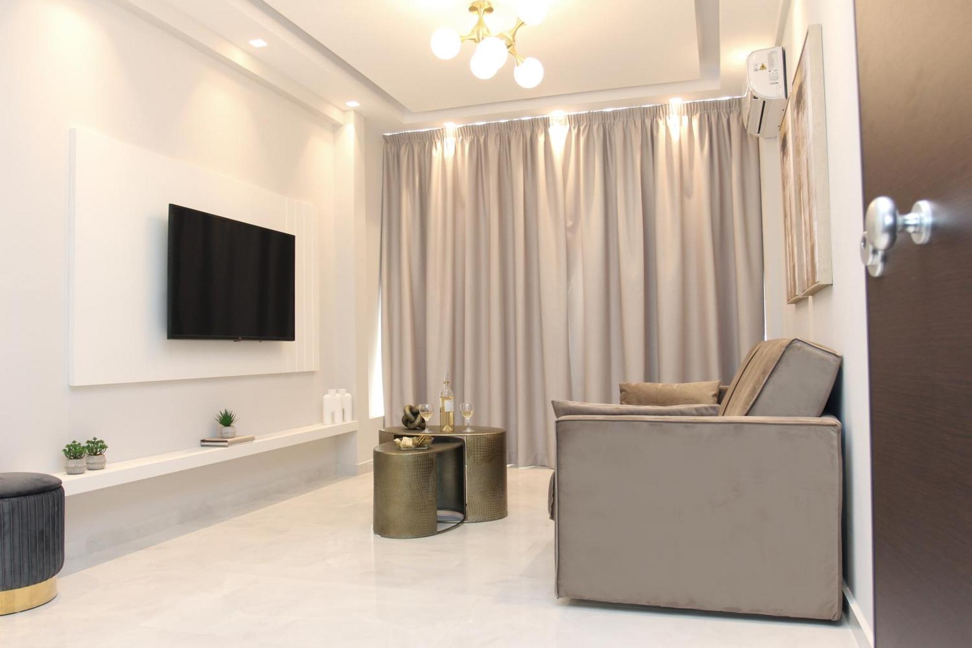 Central Metropolis Luxury Living Aten Exteriör bild