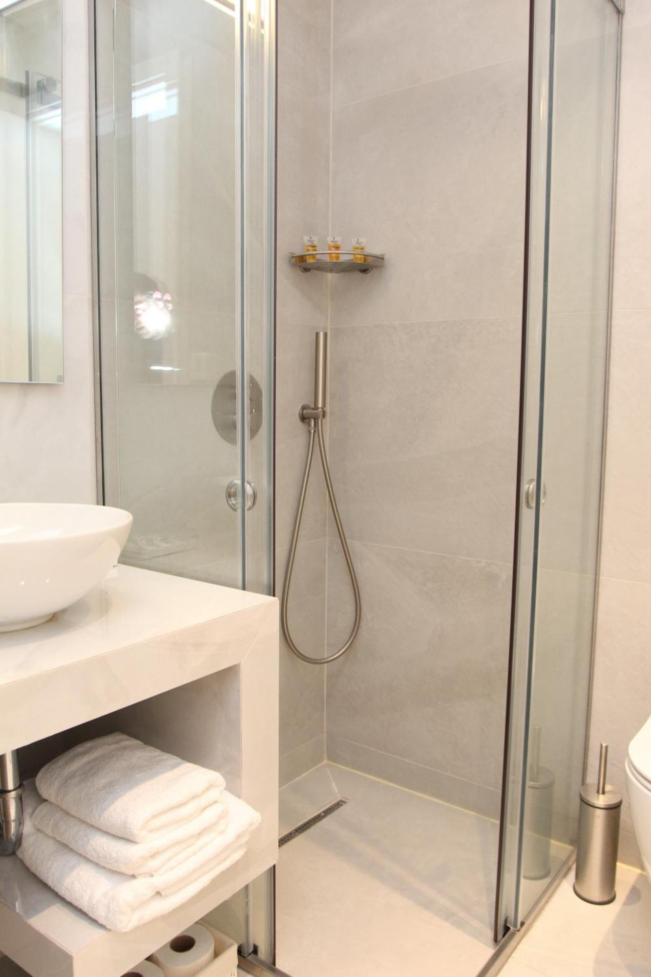 Central Metropolis Luxury Living Aten Exteriör bild