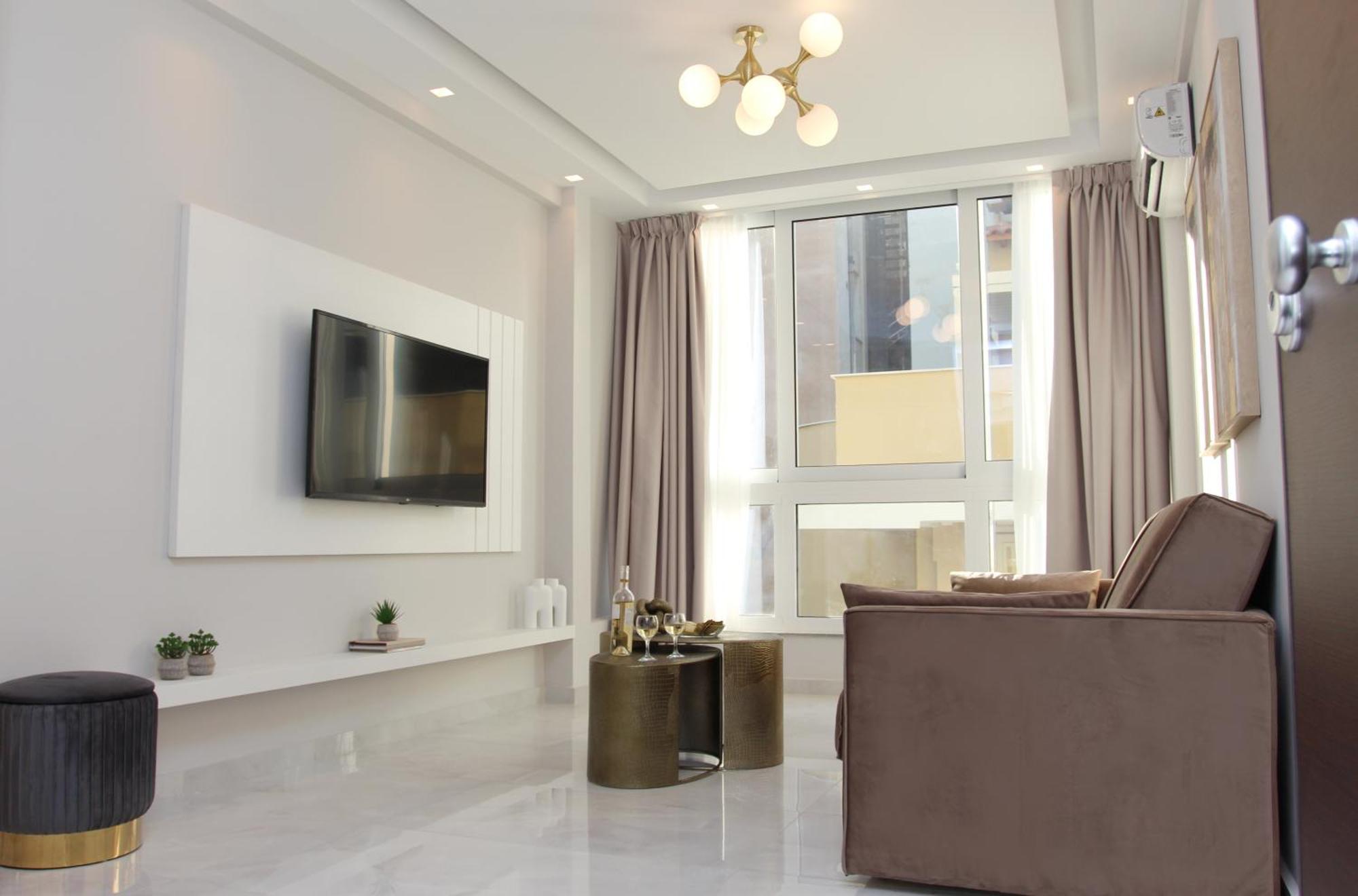 Central Metropolis Luxury Living Aten Exteriör bild