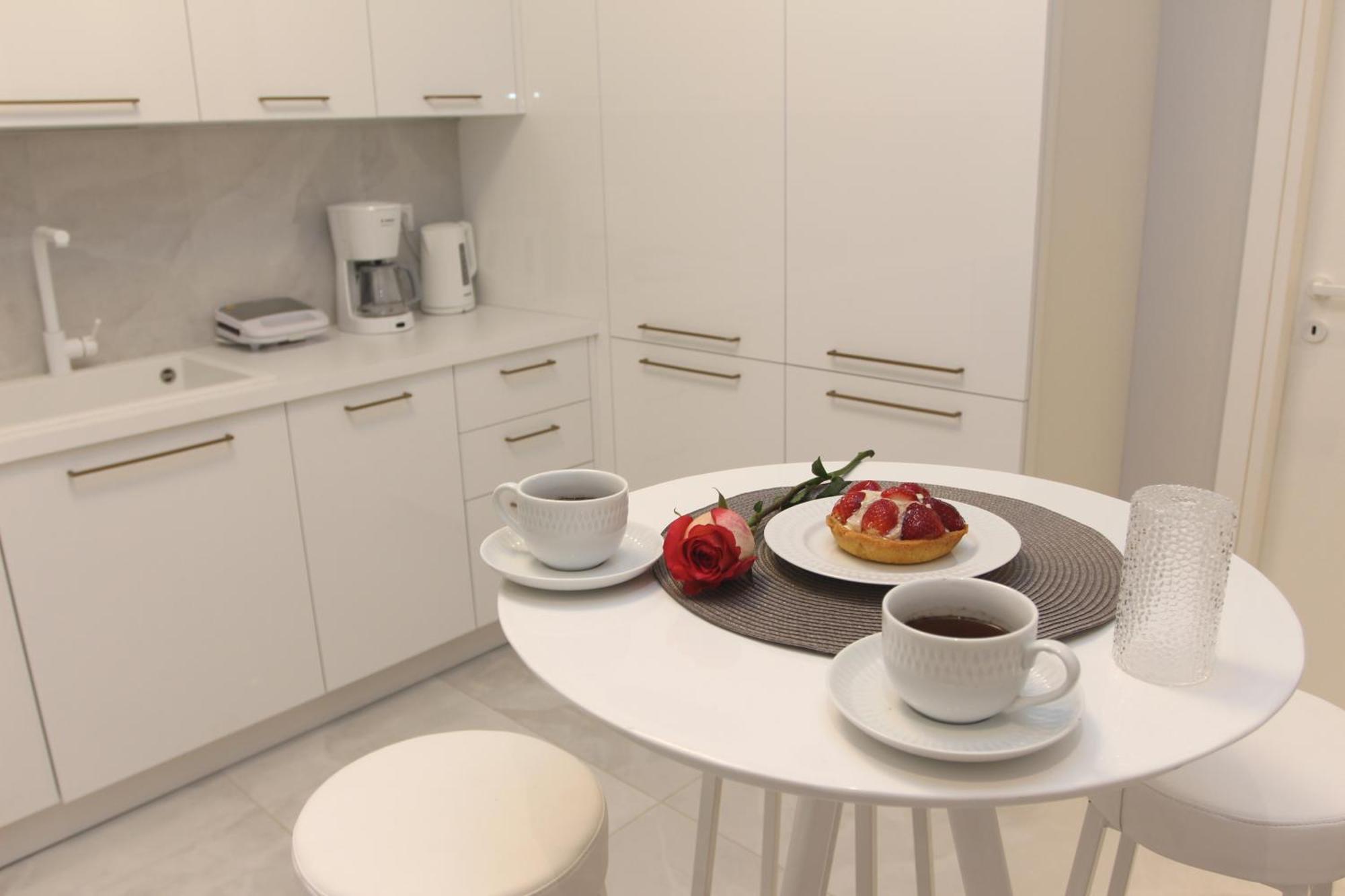 Central Metropolis Luxury Living Aten Exteriör bild
