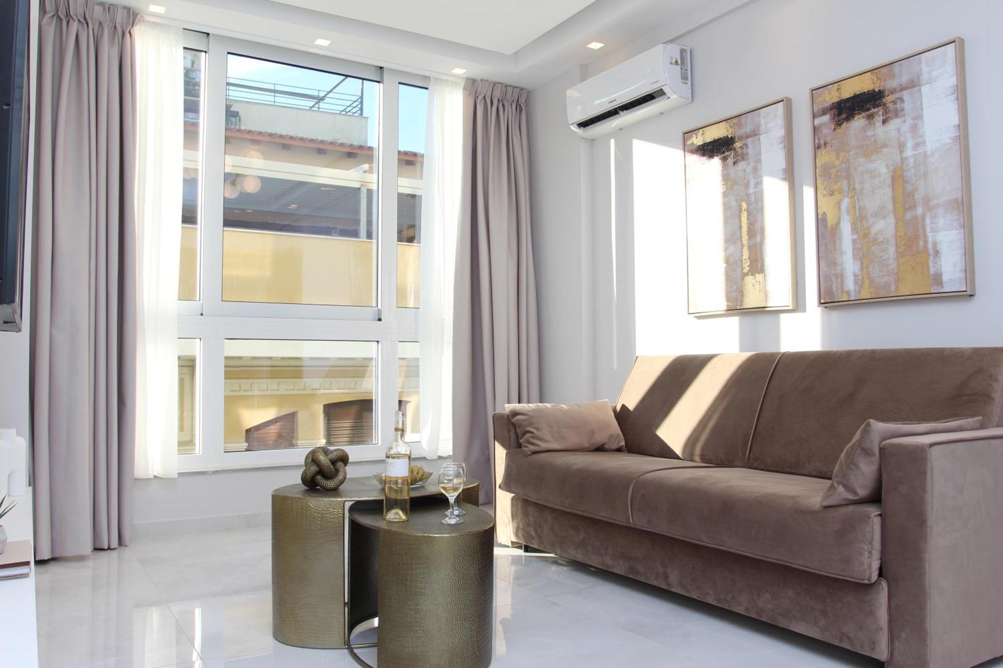 Central Metropolis Luxury Living Aten Exteriör bild