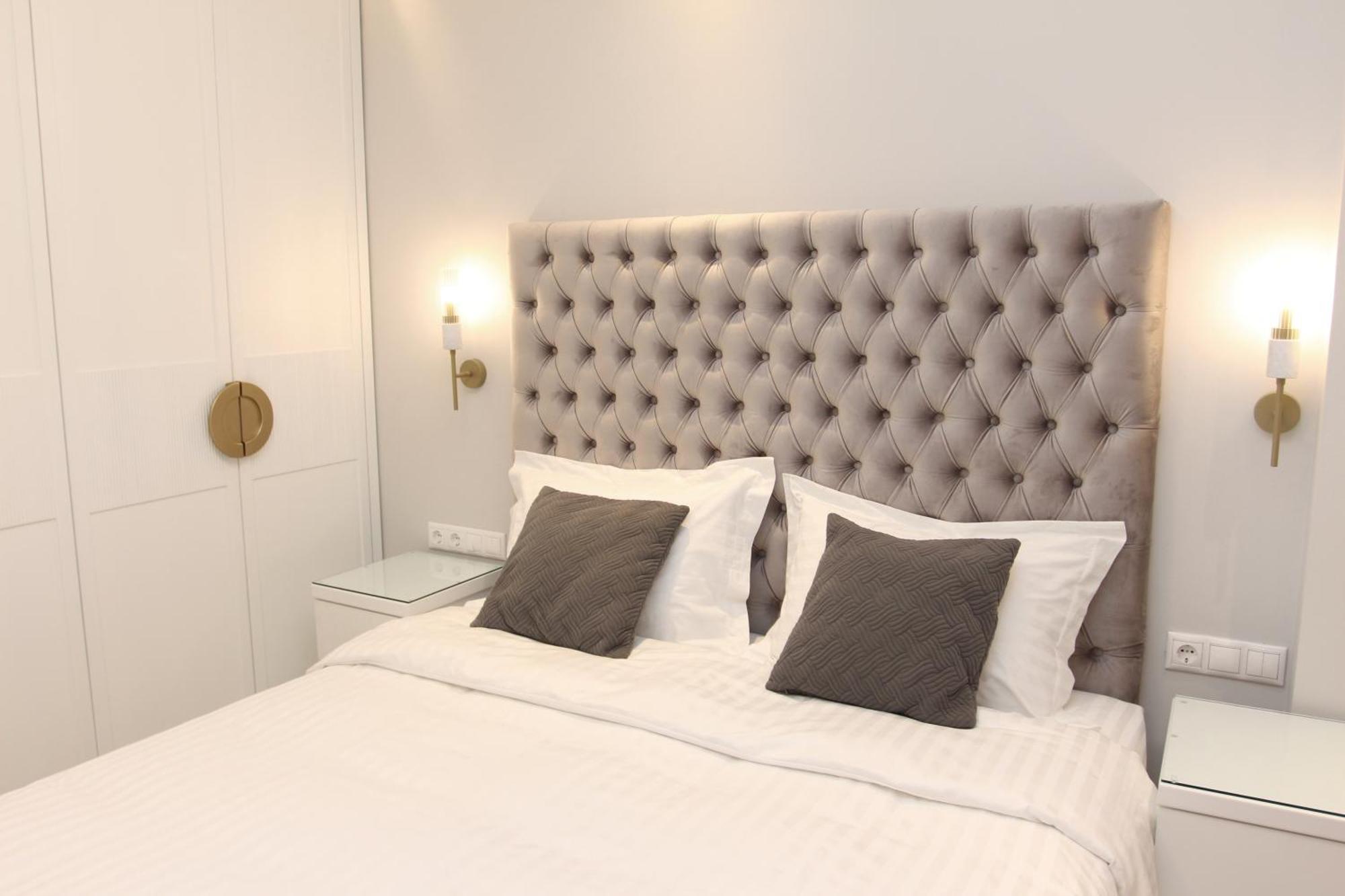 Central Metropolis Luxury Living Aten Exteriör bild